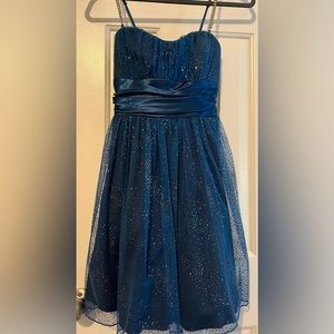 Blue junior dress. Size 6. Small. New, with tag. Ideal for prom.